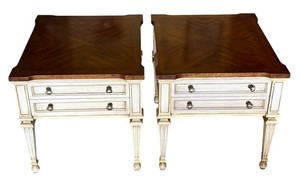 LR - Pair of Vintage Neoclassical Solid Wood End Tables by Heritage