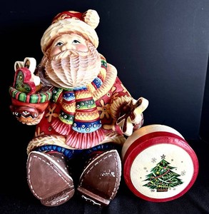 LR - Christmas Decor Mixed Lot - Sanna Santa Sculpture & Vintage Coasters