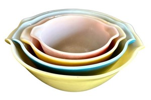 K - Vintage Nesting Mixing Bowls - Fire-King Anchor Hocking 4-Piece Set
