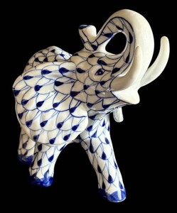 LR - Porcelain Elephant Figurine - Blue & White Fishnet Pattern