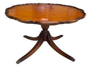 LR - Vintage Mahogany Imperial Oval Occasional Table