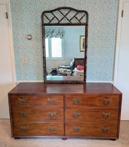 MB - Vintage Henredon Mid-Century Mahogany 6-Drawer Dresser with Brass Horseshoe Pulls