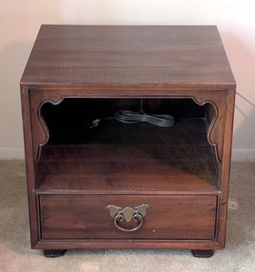 MB - Vintage 1970s Henredon Chinoiserie Walnut Nightstand