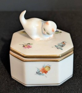 MB - Porcelain Trinket Box - Herend Hungary Floral Cat Finial