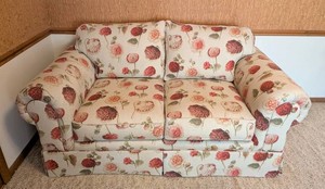 O - Vintage Floral Loveseat - Upholstered Settee With Rolled Arms