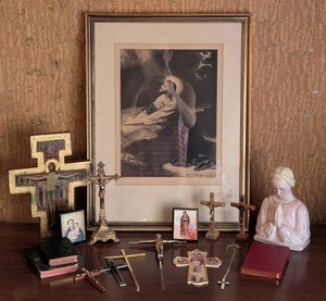 O - Vintage Religious Decor Mixed Lot - Framed Gethsemane Print, Crosses & Crucifixes
