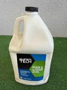 1 Gallon Super Tech SAE 30 Bar & Chain Oil