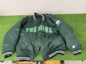 UND Fighting Sioux, The Sioux Size XL Starter Jacket