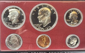 1975 U.S. Mint Proof Set  6 Coins with Bicentennial 17761976 Designs