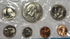 1974 U.S. Mint Uncirculated Coin Set  13 Coins with P, D & S Issues, 2 Eisenhower Dollars