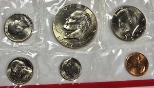 1977 U.S. Mint Uncirculated Coin Set  12 Coins with 2 Eisenhower Dollars