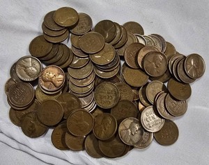 Approx. 110 Wheat Pennies  19201929 Lincoln Cents