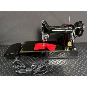 Singer Black Metal Vintage Sewing Machine with Foot Pedal