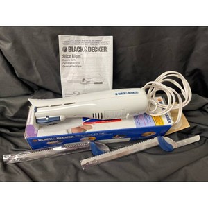 Black & Decker White Plastic Electric Knife EK700 with Blades