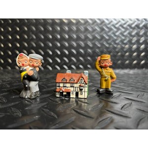 Figurine Set of Family Scene � Man, Woman, House Display