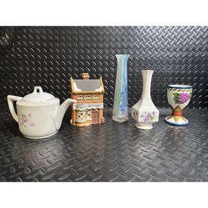 Mixed Decorative Ceramics Lot � Teapot, Building Model, Vases & Bowl