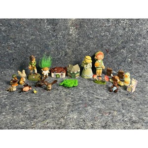Ceramic Village Diorama Figurine Set � People, Animals & Shop Fronts