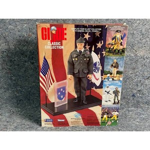 G.I. Joe General Colin L. Powell Military Action Figure Set � Classic Collection