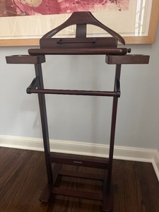 Frontgate Mens Valet Stand (in pristine condition)