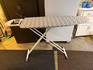 Handy Polder Ironing Board with Iron Rest