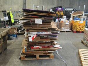 Pallet of Around 25 Heavy Duty Used Cardboard Gaylord Boxes in Excellent Condition.