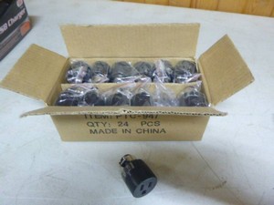Box of 15 Amp 125 Volt Grounding Cord Connectors