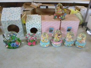 8 Snowglobes