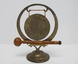 Vintage Oriental Brass Table Gong wMallet&nbsp