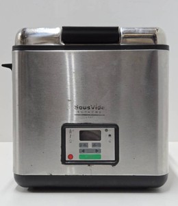 Working Sous-vide Cooking Machine