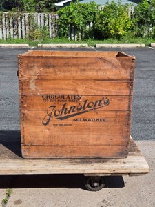 Large Antique JOHNSTONS CHOCOLATES Wooden Advertising Crate - Milwaukee