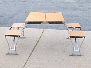 Nice Vintage Portable Fold-Out Picnic Table