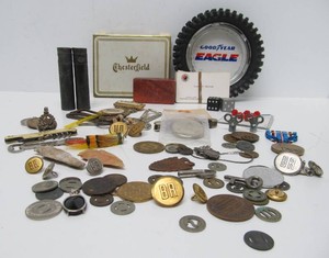 Great Lot of Vintage &amp Antique Advertising &amp other Smalls Items Buttons Pins etc