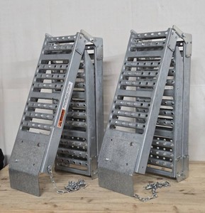 Nice Pair of 1,000 lb Capacity Folding Truck Ramps