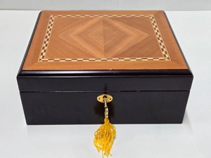 Cigar Humidor w Key