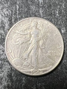 1942 US WALKING LIBERTY HALF DOLLAR