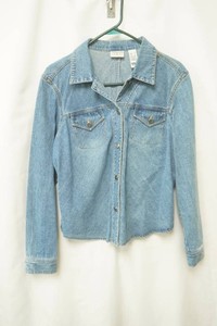 villager size large light wash blue denim button down