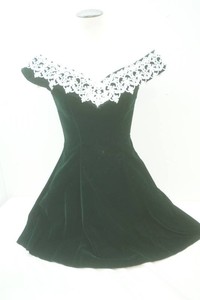 size 3-4 vintage velvet dark green off the shoulder mini dress with an white lace collar trim