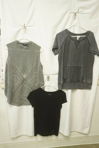 apt.9 size large no sleeve grey shirt liz clarborne medium black short sleeve shirt green tee large grey t shirt