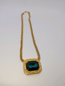 Vintage Art Deco Green Emerald Glass Necklace
