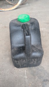 12qt oil container