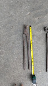 Horse shoe nail puller