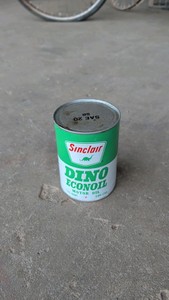 Sinclair oil can