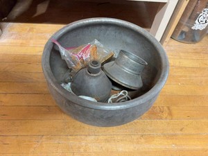 Antique Cast Iron Cauldron Wash Pot 3-Leg Kettle Rustic Decor