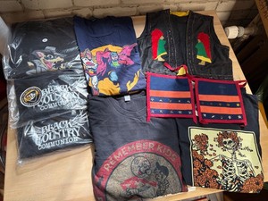Mixed Lot of 150 Graphic T-shirts, Vests & Fabric Accessories