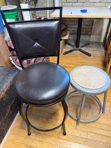 2-Piece Mixed Lot Black Bar Stool & Gray Round Stool