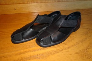 Womans Casual Leather Sandals - 8.5