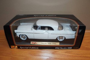 Maisto 1956 Chrysler 300B 118 Scale Replica