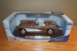 Maisto 1957 Chevrolet Corvette 118 Scale Replica