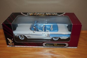 Road Legends 1958 Pontiac Bonneville 118 Scale Replica