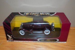 Road Legends 1932 Ford 3-Window Coupe 118 Scale Replica